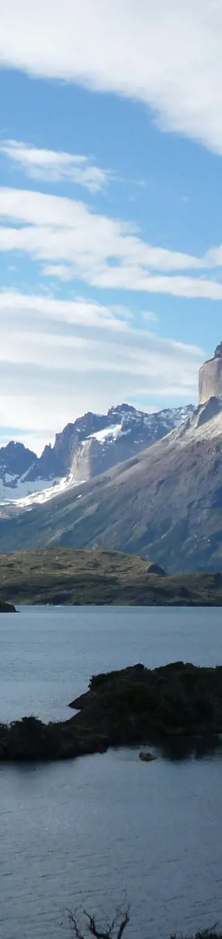 Sicht über den Lago Grey auf den Cerro Paine Grande.